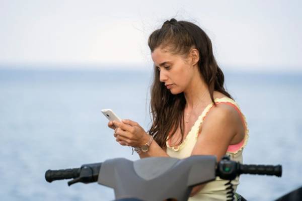 絶体絶命の海上漂流中に訪れた恋人たちの修羅場…『海上48hours』本編映像