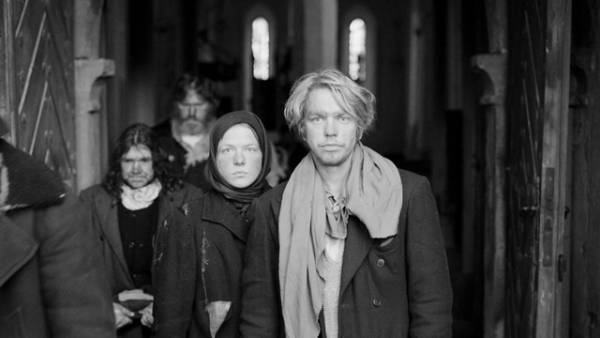 モノクロで描かれるエストニアのダーク・ラブストーリー『ノベンバー』10月公開決定