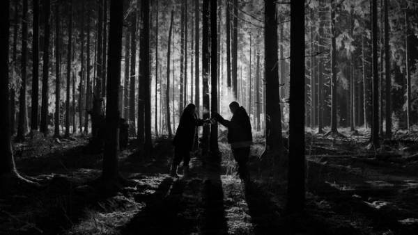 モノクロで描かれるエストニアのダーク・ラブストーリー『ノベンバー』10月公開決定