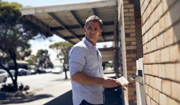 エリック・バナ主演の至高のサスペンス『渇きと偽り』ポスター＆予告編