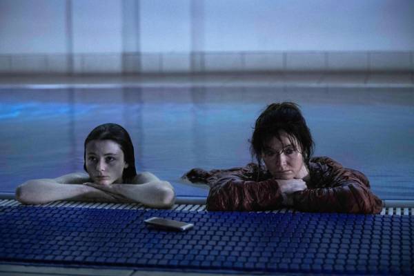 トーマシン・マッケンジー出演のロードムービー『ドライビング・バニー』9月公開決定