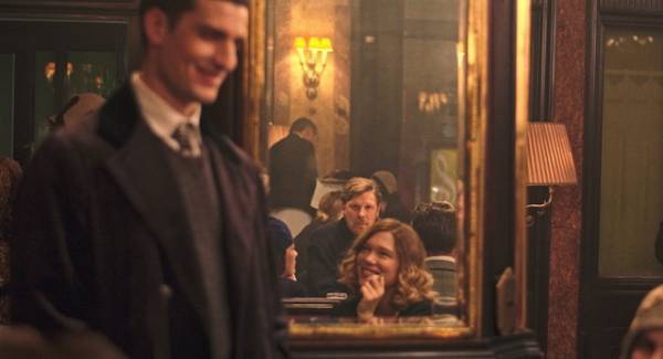 夫が妻の魅力的な一面に気づく、パリでの夜『ストーリー・オブ・マイ・ワイフ』本編映像