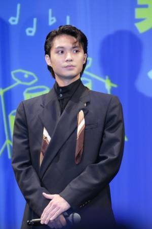 阿部寛がドラム初挑戦、後輩刑事を演じた磯村勇斗「おれは何やってるんだろう？」と恐縮