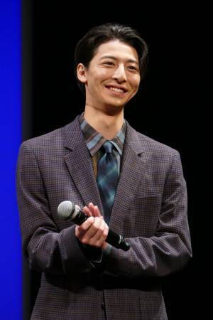 阿部寛がドラム初挑戦、後輩刑事を演じた磯村勇斗「おれは何やってるんだろう？」と恐縮