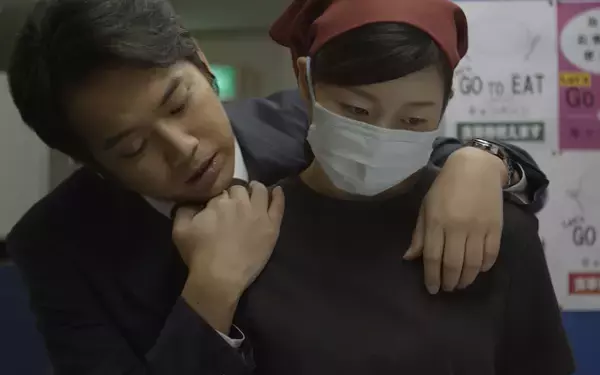 実際の事件を基にコロナ禍での社会的孤立を描く…板谷由夏主演『夜明けまでバス停で』特報