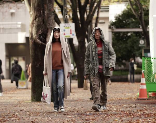 実際の事件を基にコロナ禍での社会的孤立を描く…板谷由夏主演『夜明けまでバス停で』特報