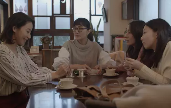 実際の事件を基にコロナ禍での社会的孤立を描く…板谷由夏主演『夜明けまでバス停で』特報