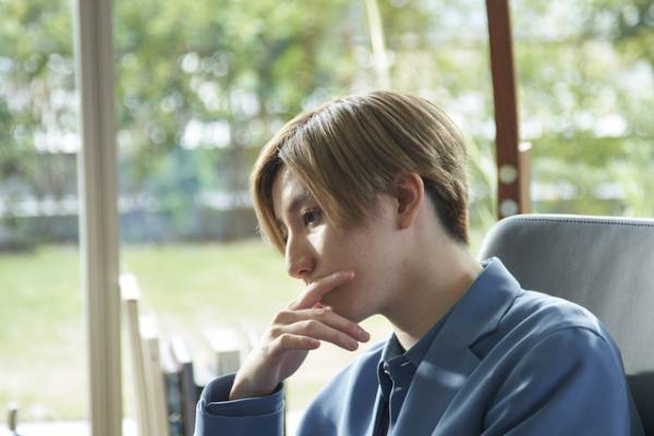 京本大我、役作りの努力が詰まったロボットデザイナー役の新写真　二宮和也主演『ＴＡＮＧ タング』