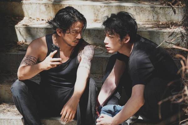 岡田准一＆坂口健太郎が魅力を語る！ 1分で分かる『ヘルドッグス』特別映像