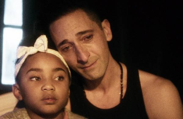 少女を助けるため、ギャングとの戦いに挑む！エイドリアン・ブロディ主演『クリーン　ある殺し屋の献身』予告