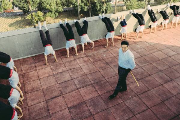 ジョニー・トー＆ツイ・ハークら香港の監督7人が35mmフィルムで撮影『七人樂隊』予告編