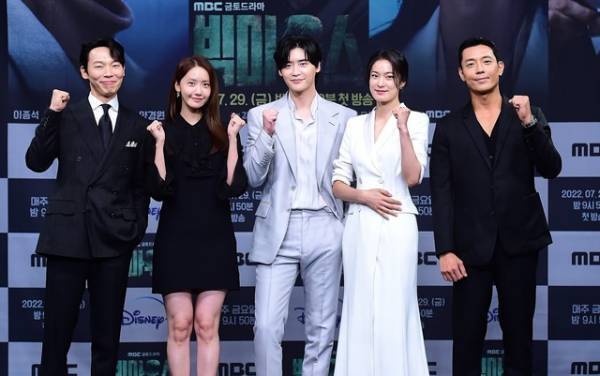 イ・ジョンソク「ささやかで大切な回想シーンがたくさん」ユナとの夫婦役語る「ビッグマウス」