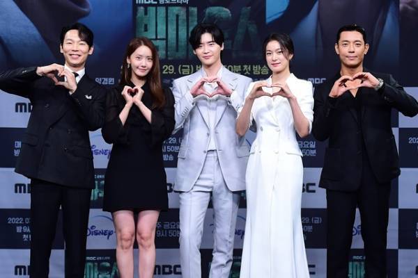 イ・ジョンソク「ささやかで大切な回想シーンがたくさん」ユナとの夫婦役語る「ビッグマウス」