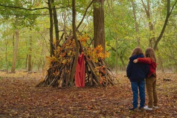時空を越えた娘と母の友情…セリーヌ・シアマ監督『秘密の森の、その向こう』新場面写真