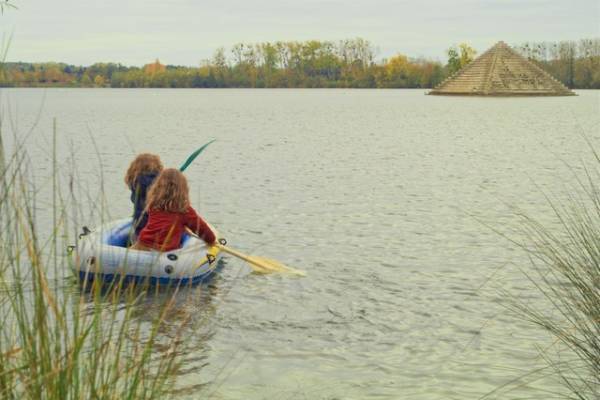 時空を越えた娘と母の友情…セリーヌ・シアマ監督『秘密の森の、その向こう』新場面写真