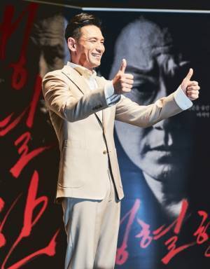 “ファン・ジョンミン”を演じるのは「すごく難しかった」『人質 韓国トップスター誘拐事件』