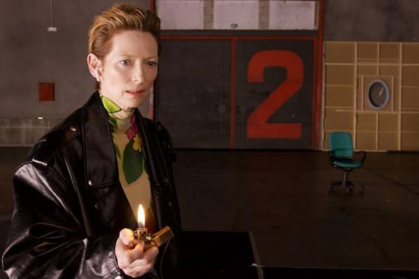 ペドロ・アルモドバル監督×ティルダ・スウィントンの短編作品『ヒューマン・ボイス』公開決定