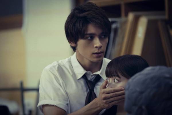 橋本環奈＆眞栄田郷敦ら、恐怖に慄く…『カラダ探し』場面写真
