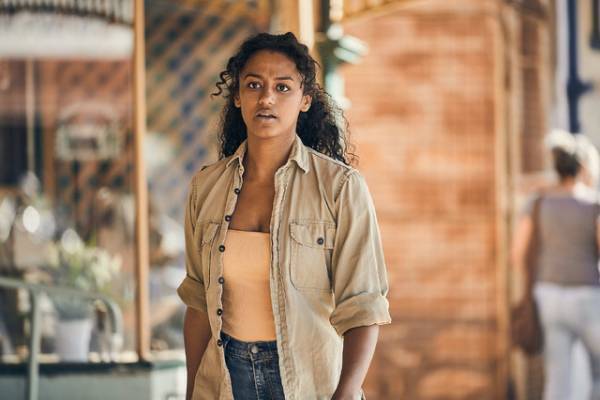 ジェイミー・ドーナン、80年代ヒット曲の熱唱も！「ザ・ツーリスト」撮影の裏側