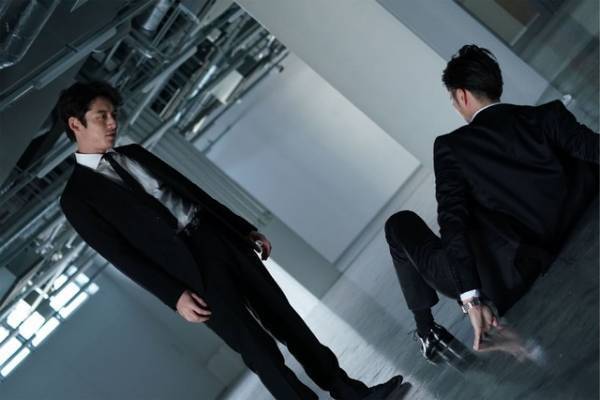 坂口健太郎が『ヘルドッグス』で新境地！「イメージを裏切っていきたい」