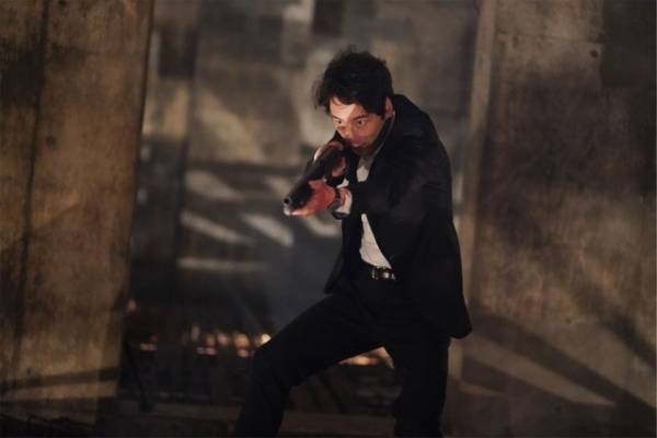 坂口健太郎が『ヘルドッグス』で新境地！「イメージを裏切っていきたい」