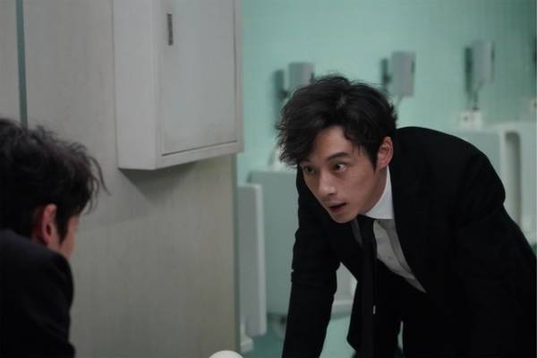 坂口健太郎が『ヘルドッグス』で新境地！「イメージを裏切っていきたい」