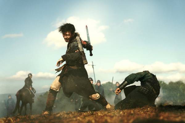 佐藤信介監督＆原作者・原泰久が『キングダム2』を語る「本当に信ぽい」「羌瘣がリアルにいたとしたらきっとこんな感じ」