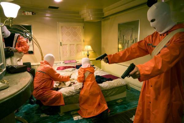 西島秀俊＆斎藤工＆三浦友和らが狂乱の世界へと誘う『グッバイ・クルエル・ワールド』場面写真