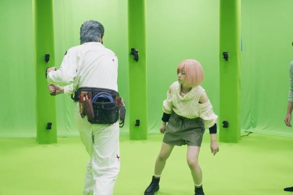 橋本環奈＆城田優、新技術用いたアクションに注目『バイオレンスアクション』メイキング