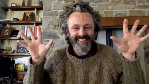 デヴィッド・テナント＆マイケル・シーンの仲良しぶりに注目「ステージド」舞台“裏”の特別編が上陸