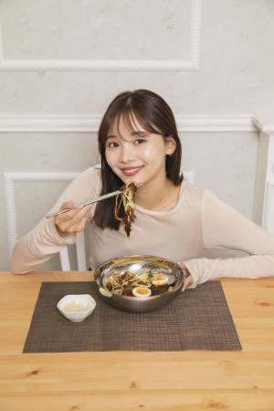 マ・ドンソク主演『スタートアップ！』にも登場、稲垣莉生と味わうジャージャー麺