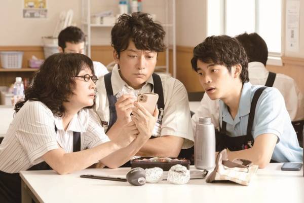 香取慎吾＆岸井ゆきの演じる“夫婦”の日常写す『犬も食わねどチャーリーは笑う』場面写真