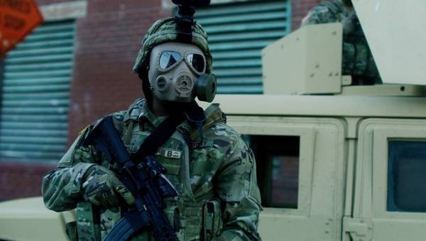 パンデミックによって、厳格な管理社会となった世界とらえる『ソングバード』本予告