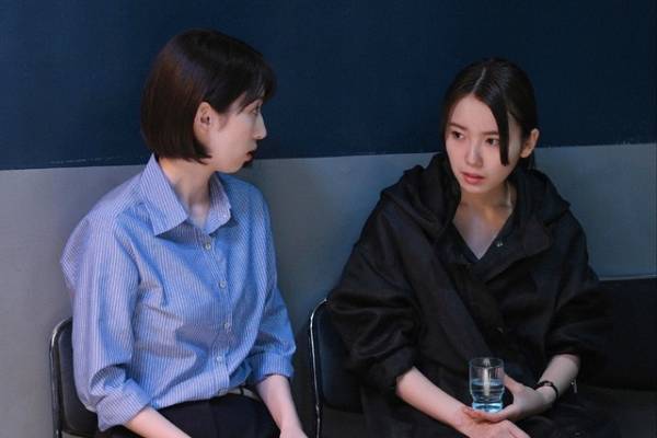 「オクトー」第7話 飯豊まりえ“朱梨”、松井玲奈“紫織”に激しく感情をぶつける姿に視聴者「悲しみの中でもがく姿に胸が詰まる」