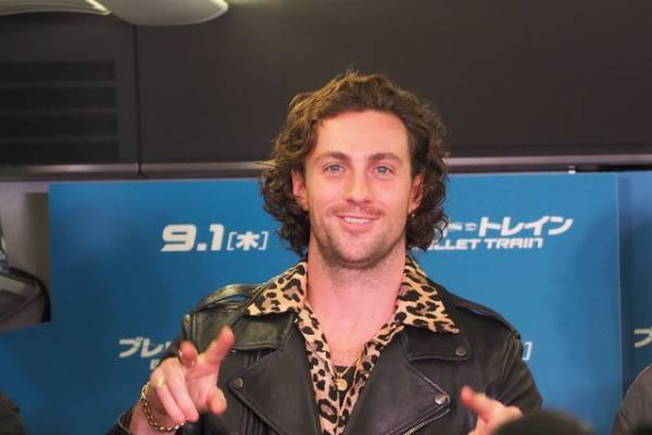 ブラッド・ピット、初の新幹線レッドカーペットに大興奮「すごく快適！」