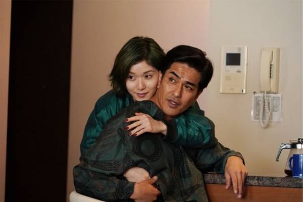 松岡茉優「私も憧れ」肝の座った女性を好演『ヘルドッグス』