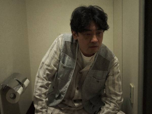 「赤いナースコール」8話、福本莉子“アリサ”と鹿賀丈史“榎木田”の関係とは!? 「アリサは院長の孫」など様々な憶測広がる