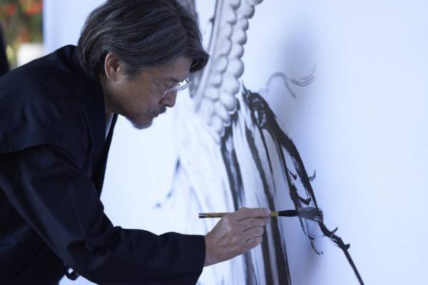 横浜流星＆清原果耶らが水墨画と向き合う『線は、僕を描く』場面写真