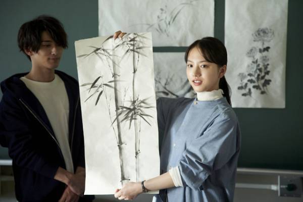 横浜流星＆清原果耶らが水墨画と向き合う『線は、僕を描く』場面写真