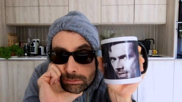 「グッド・オーメンズ」スタイルで登場!?「ステージド」舞台“裏”画像解禁