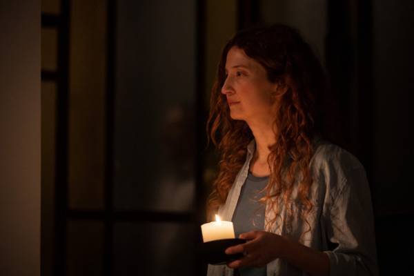 イタリアの名匠最新作『3つの鍵』アルバ・ロルヴァケル演じる“2階に住むモニカ”の本編映像