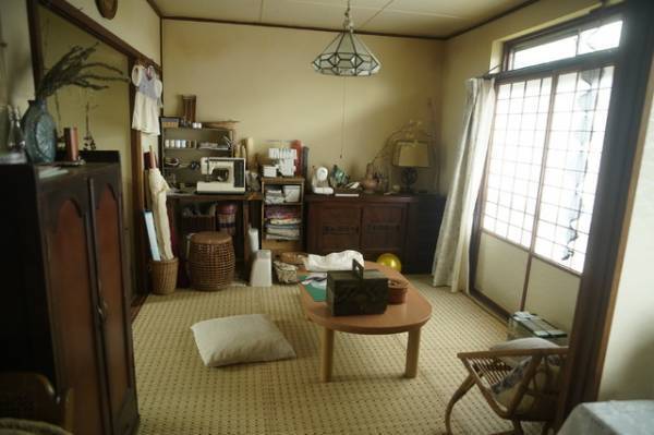 『川っぺりムコリッタ』“大家さん”満島ひかりのお部屋公開「リアルであること」が鍵に