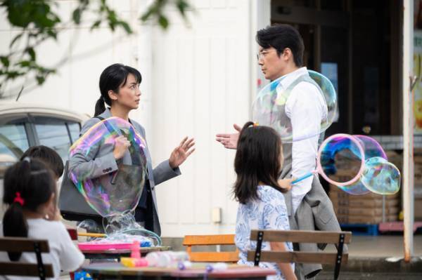 福山雅治“湯川”と柴咲コウ”内海”が再会！『沈黙のパレード』本編映像