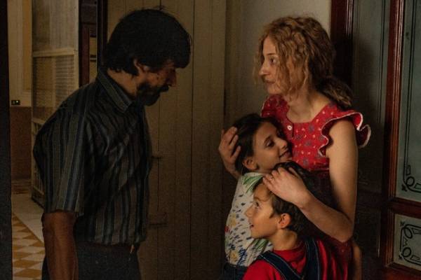 『靴ひものロンド』80年代イタリアファッションに込めた監督の思いとは？