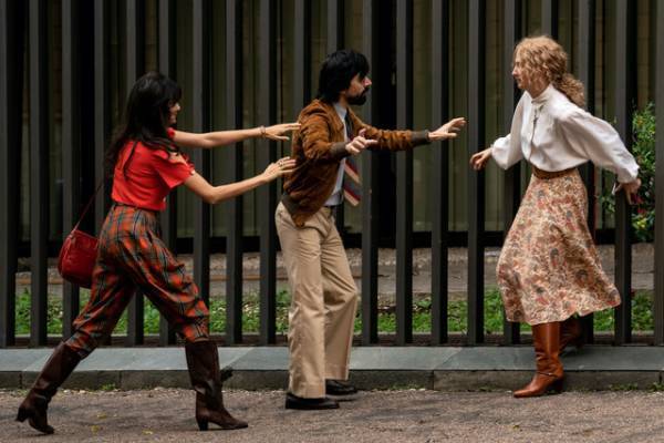 『靴ひものロンド』80年代イタリアファッションに込めた監督の思いとは？