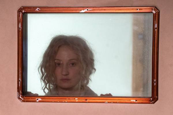 『靴ひものロンド』80年代イタリアファッションに込めた監督の思いとは？