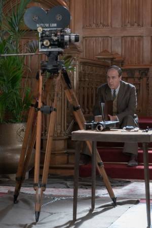 『ダウントン・アビー』愛されキャラ・モールズリーさんが前作をふり返る特別映像公開