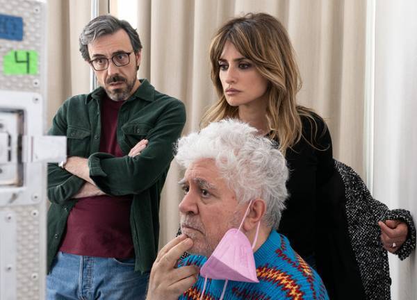 アルモドバル監督、ペネロペ・クルスは「芸術的な家族の一員」『パラレル・マザーズ』