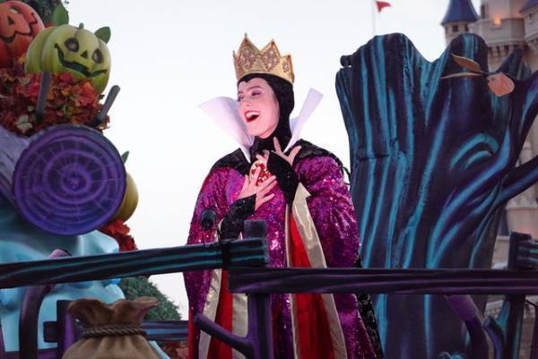 【ディズニー】「ザ・ヴィランズ・ロッキン・ハロウィーン」お披露目　ヴィランズの手下たちも復活！