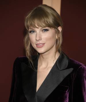 テイラー・スウィフトが楽曲提供を懇願、ベストセラーの映画化『ザリガニの鳴くところ』公開